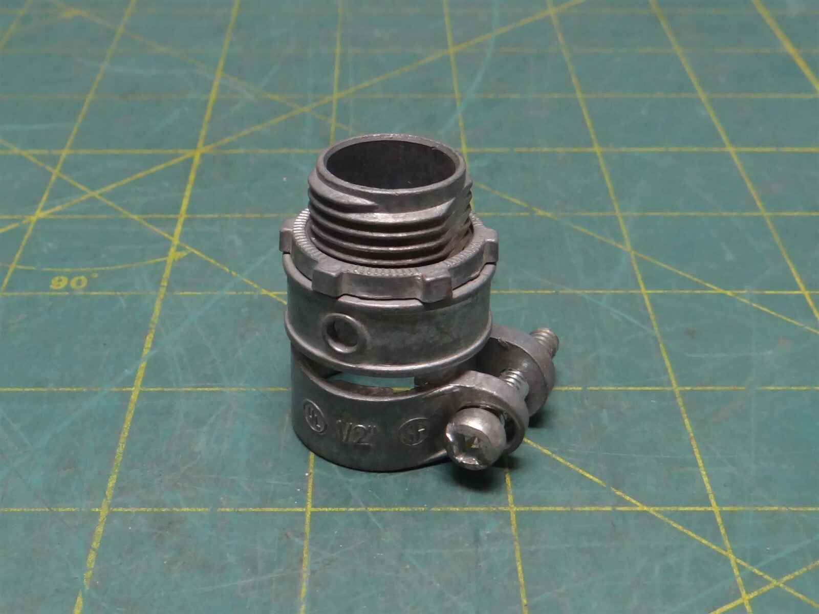 1/2" Zinc Die Cast Straight Squeeze Box Connector, 1.5" Length 1" Outer Diameter