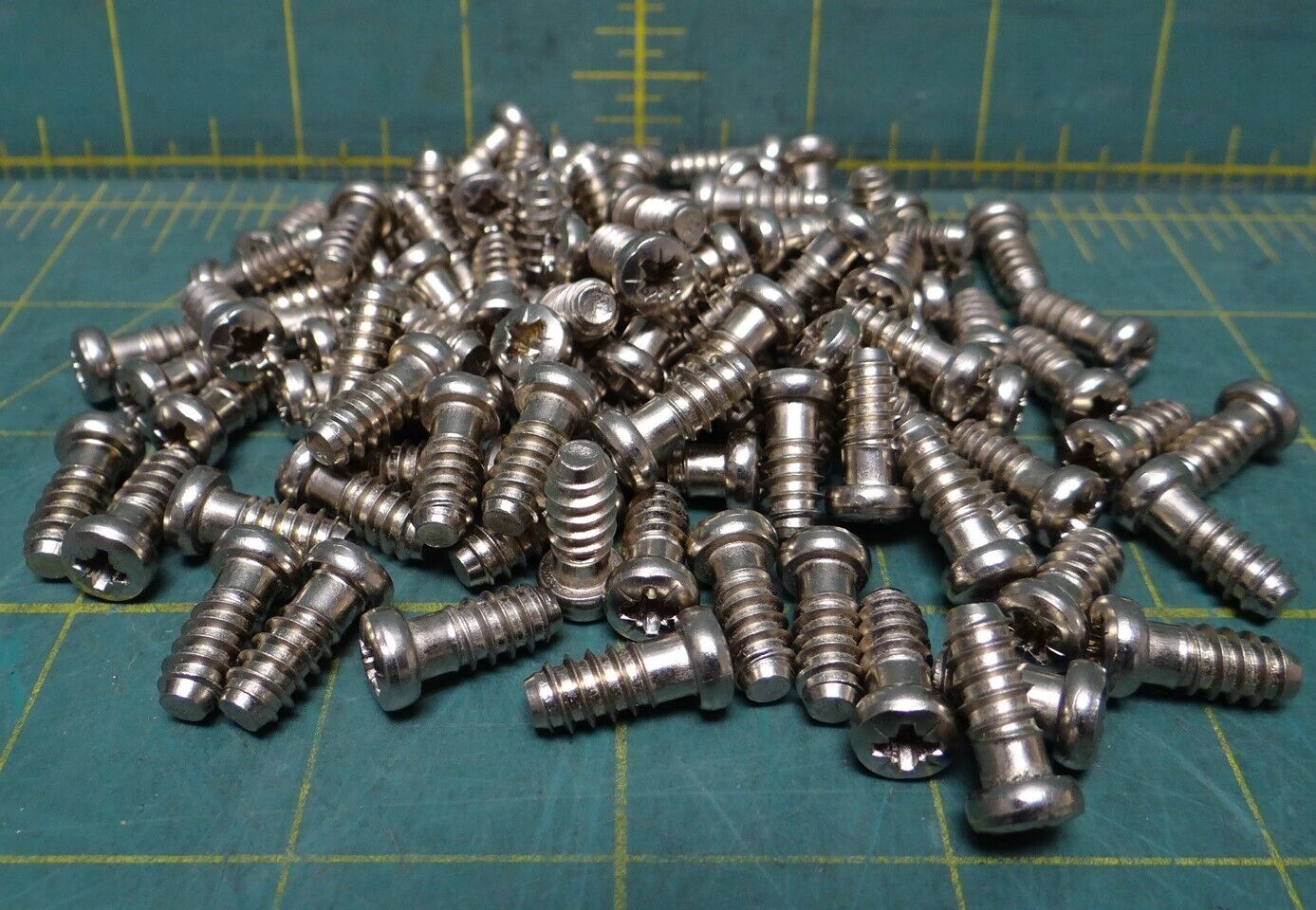 100 Euro Screw M6.3x13.5mm European Hinge Wood, Phillips Round Head, 2mm Pitch