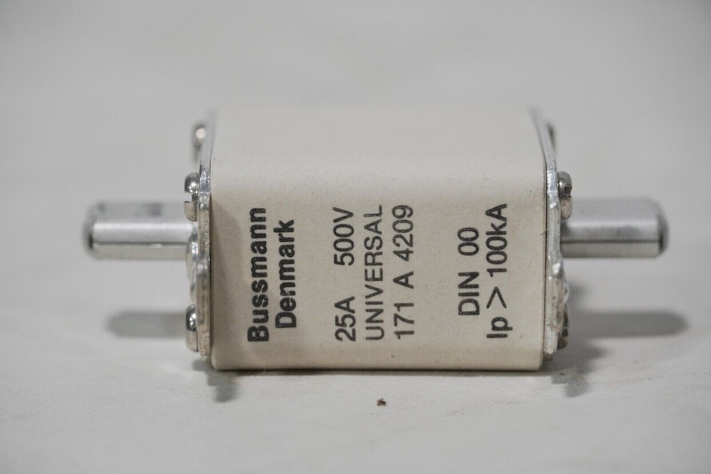 Bussmann  171 A 4209 25A, 500V, cube fuse