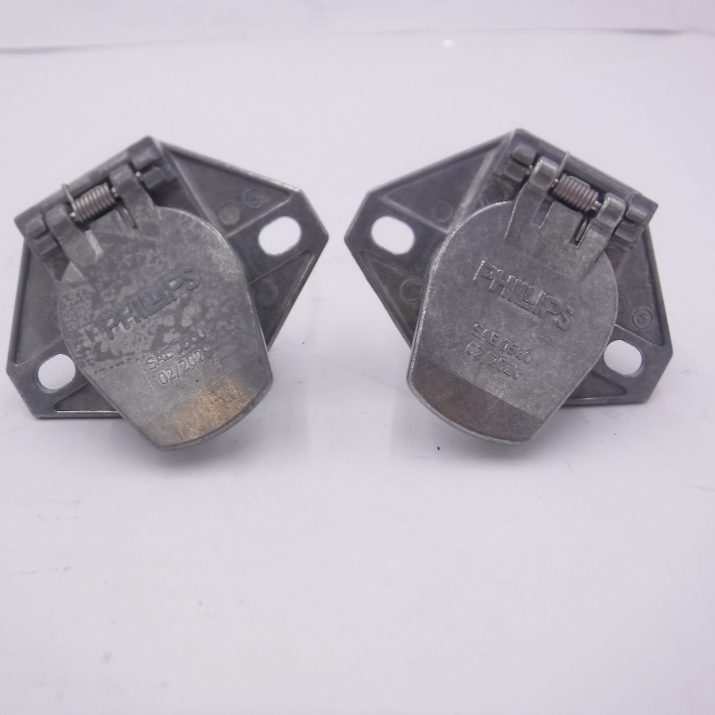 2 Pack Phillps 7-Way Split Pin 2 Hole Mount Die-Cast 15-720