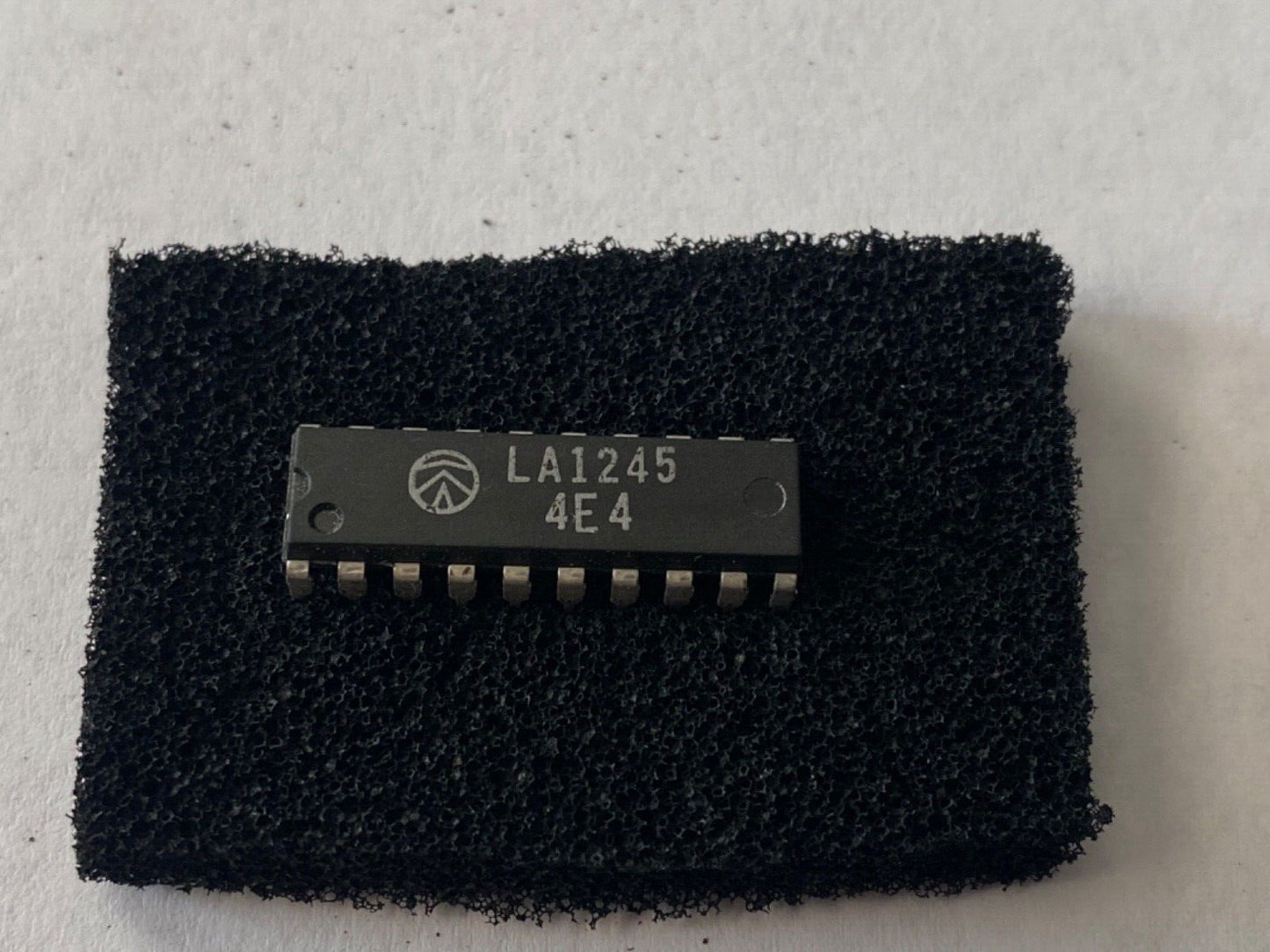 Sanyo LA1245 AM electronic tuner Integrated Circuit