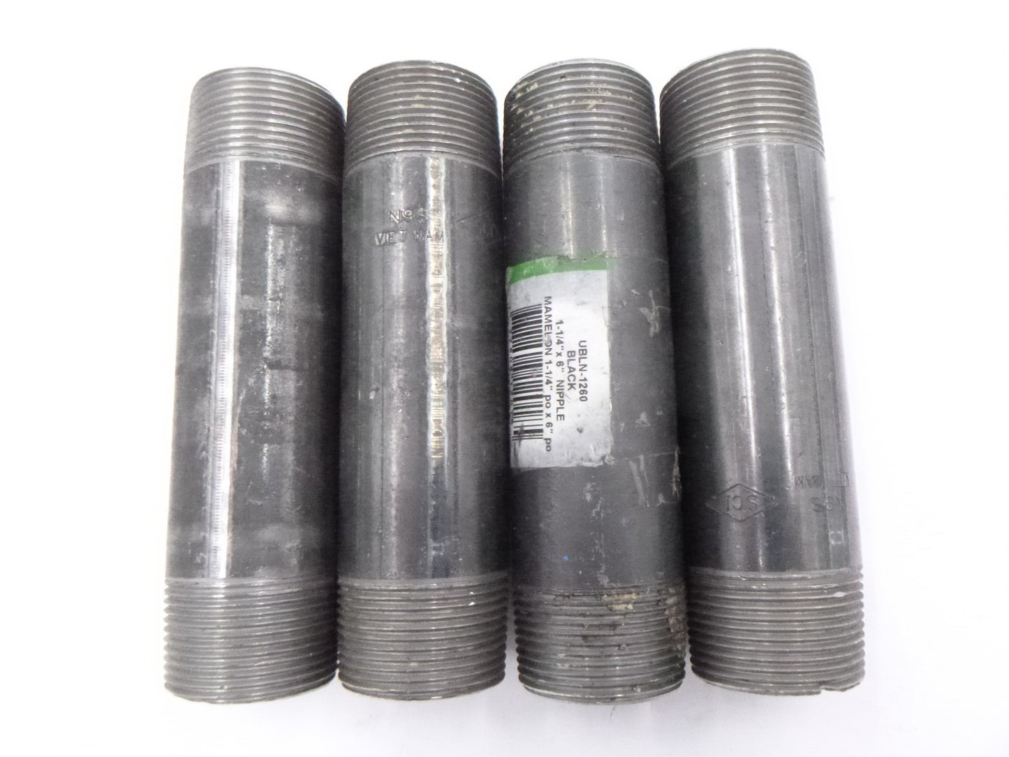 4 Pack SCI UBLN-1260 1-1/4" MNPT x 6" Black Steel Nipples