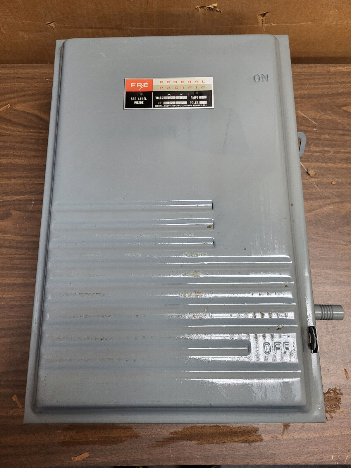 FEDERAL PACIFIC 3122 DISCONNECT SWITCH 100AMP 240VOLT 1PHASE FUSIBLE N1 NEW