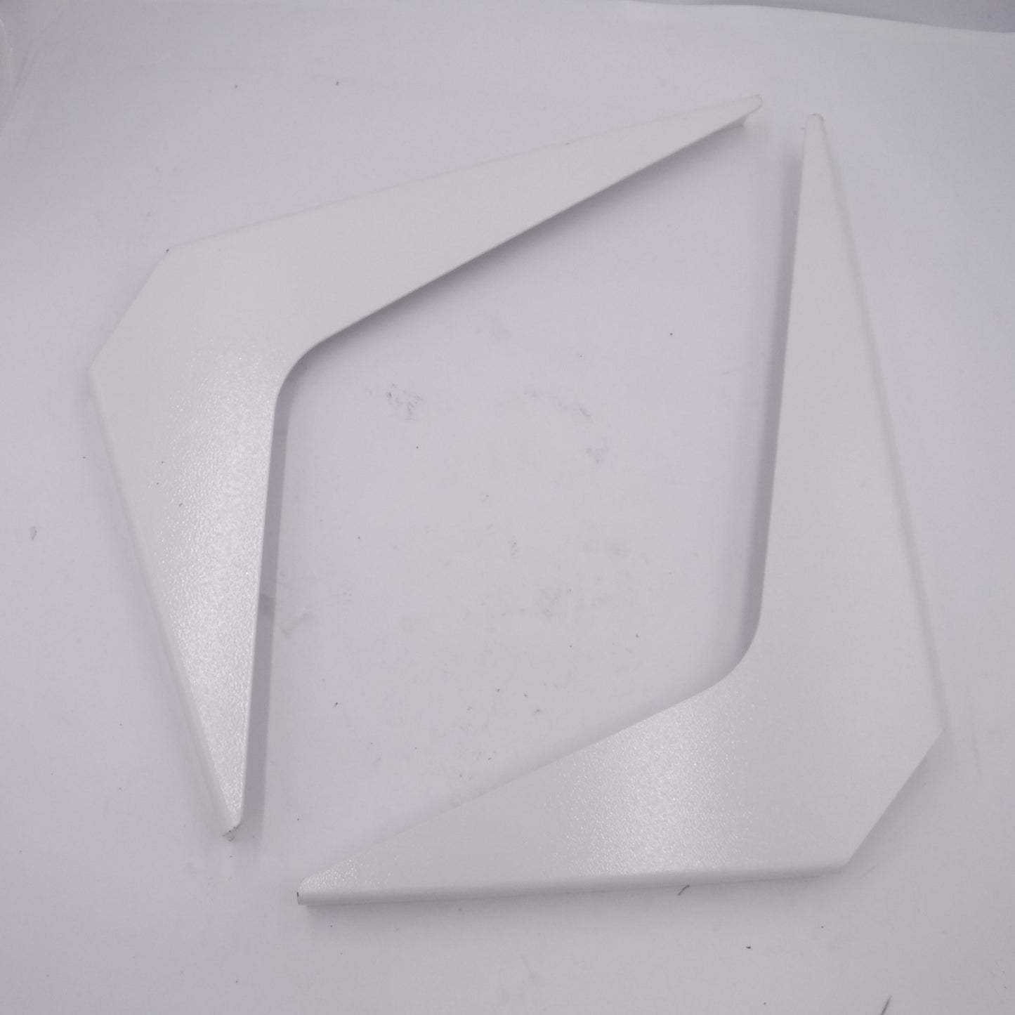 2 Pack Futuba White Heavy Duty Workstation Bracket 72531 82 150 15" x 21"