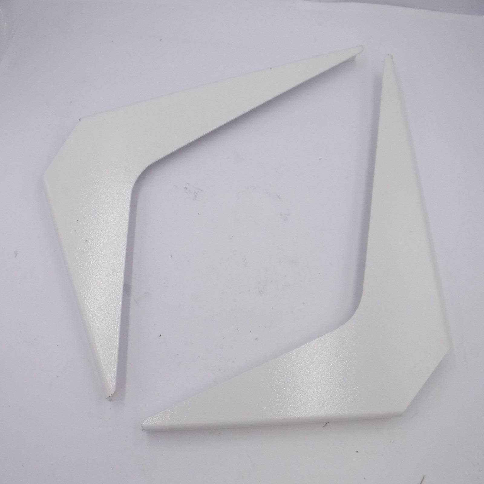 2 Pack Futuba White Heavy Duty Workstation Bracket 72531 82 150 15" x 21"
