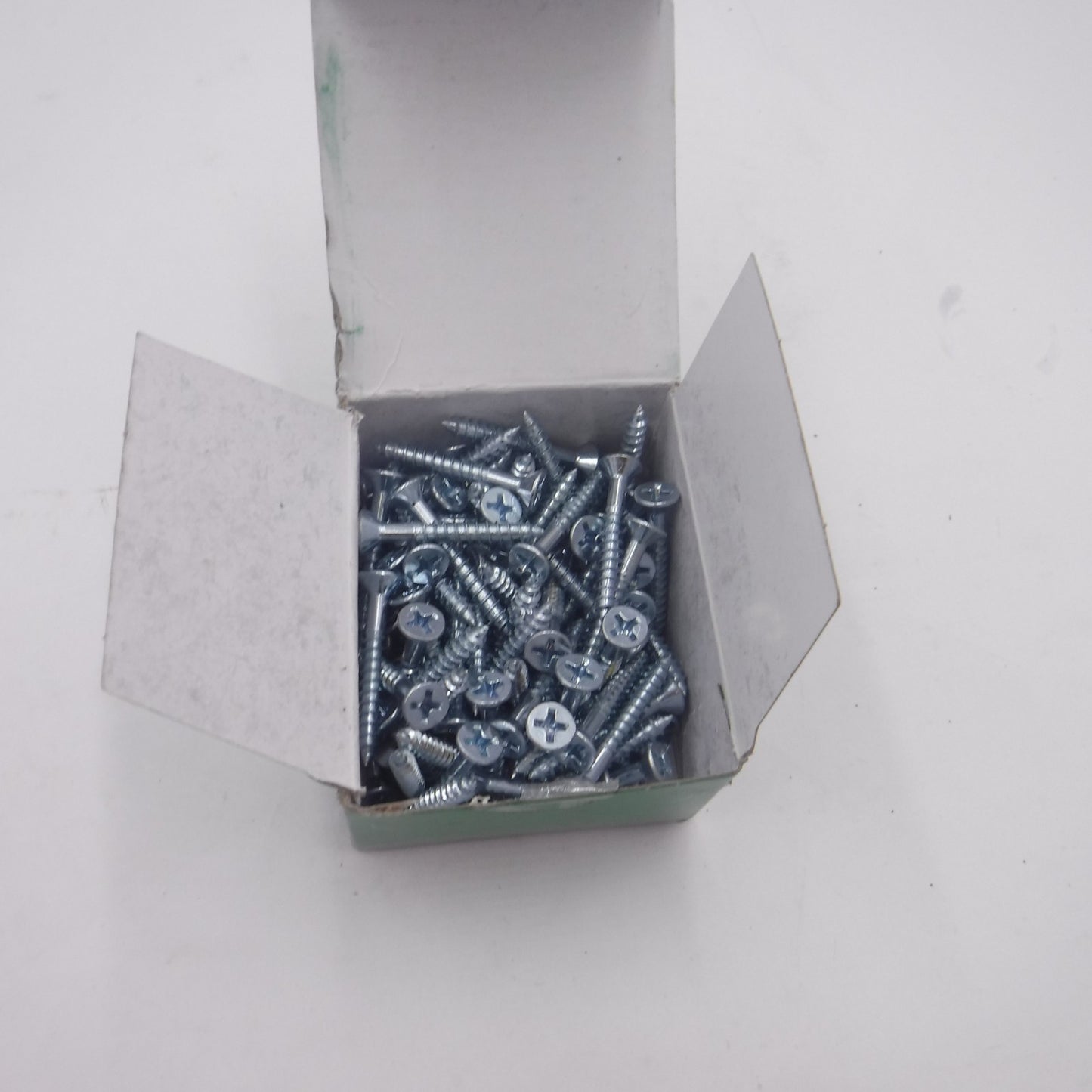 100 Pack Hillman 8" x 1-1/4" LPhillips Flat Head Steel Wood Screws 40066