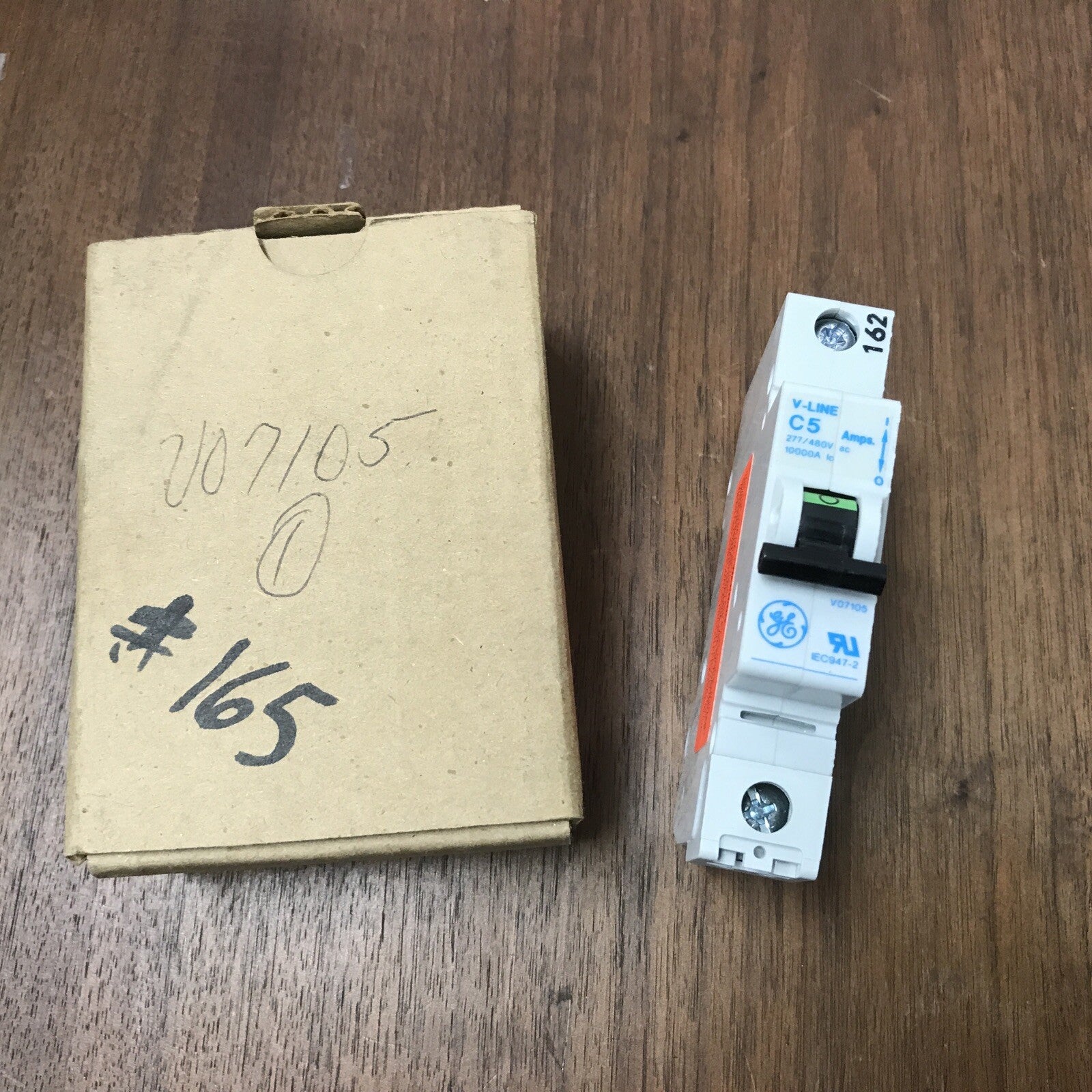 GE GENERAL ELECTRIC CIRCUIT BREAKER V07105 C5 5 AMP A 5A 277/480 VAC 1P 1 POLE