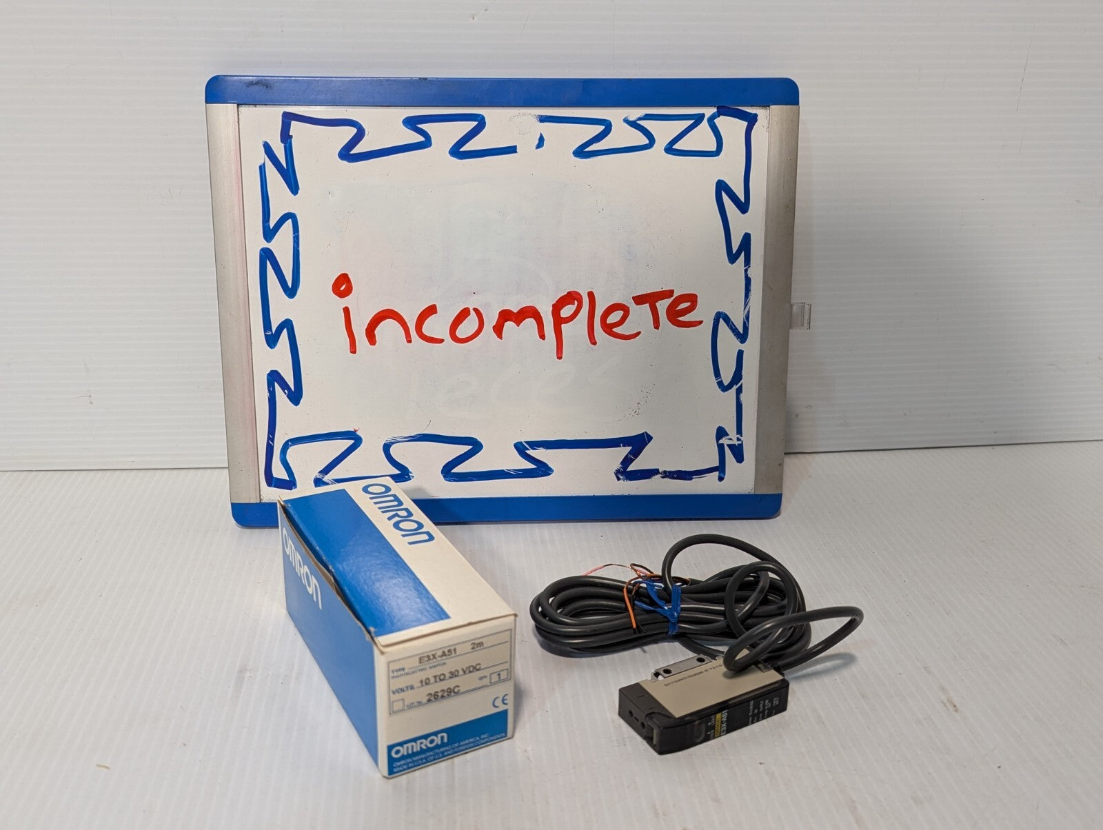 (Read) OMRON E3X-A51 PHOTOELECTRIC SENSOR 10-30VDC 2mm NIB+Returns
