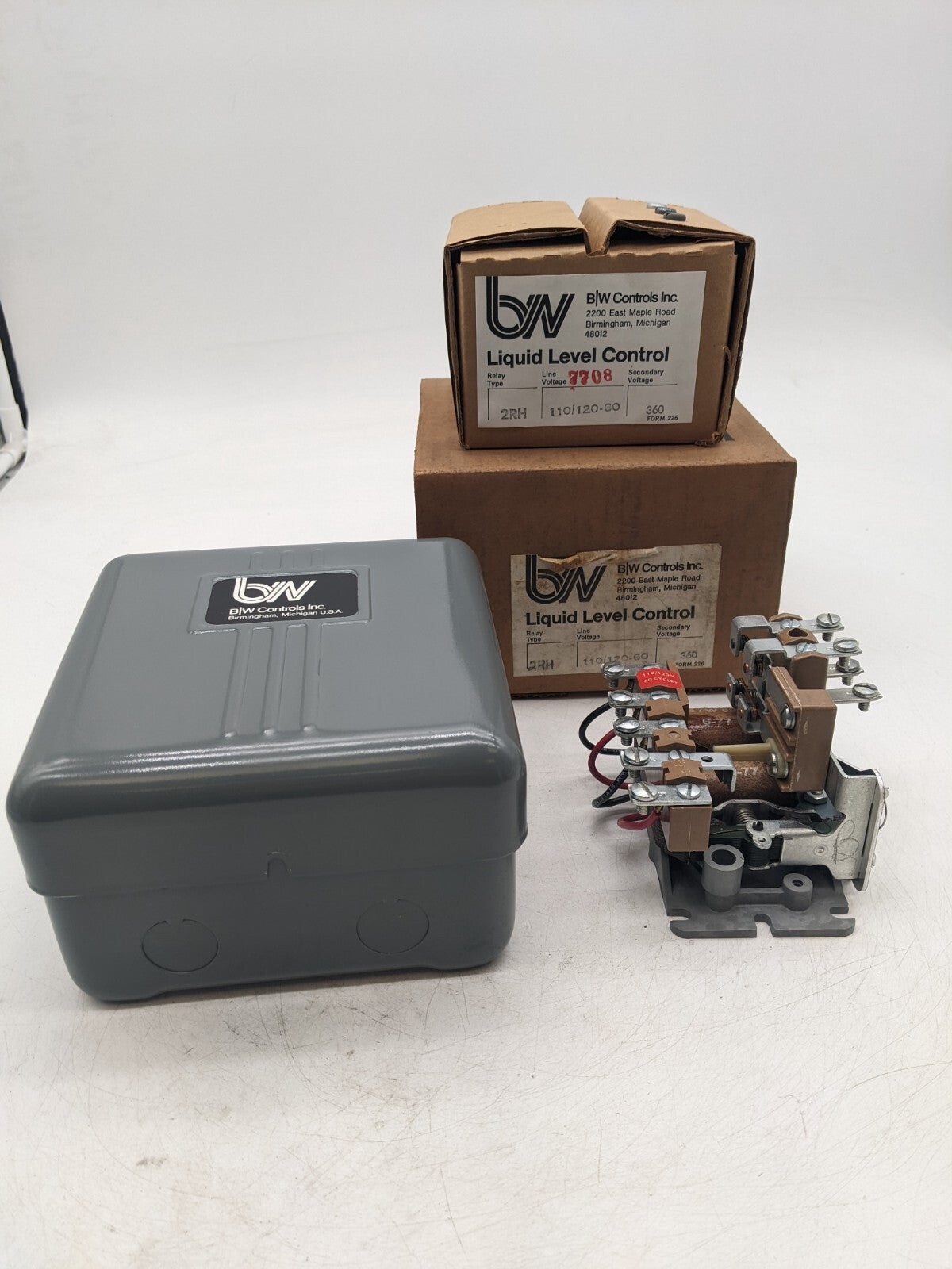 BW Control 2RH Liquid Level Control Switch 110/120 Line Volt 360 Secondary Volt