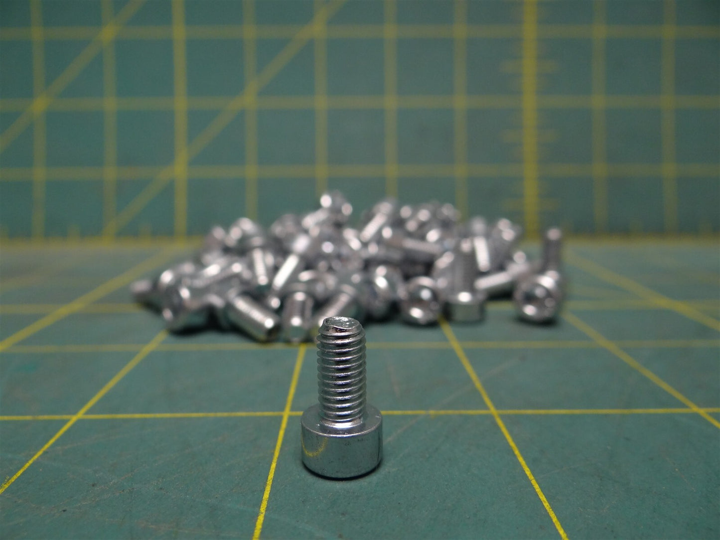 (Qty: 88) M5X0.8 Coarse Zinc-Plated Steel Socket Head Cap Screws 10mm Length
