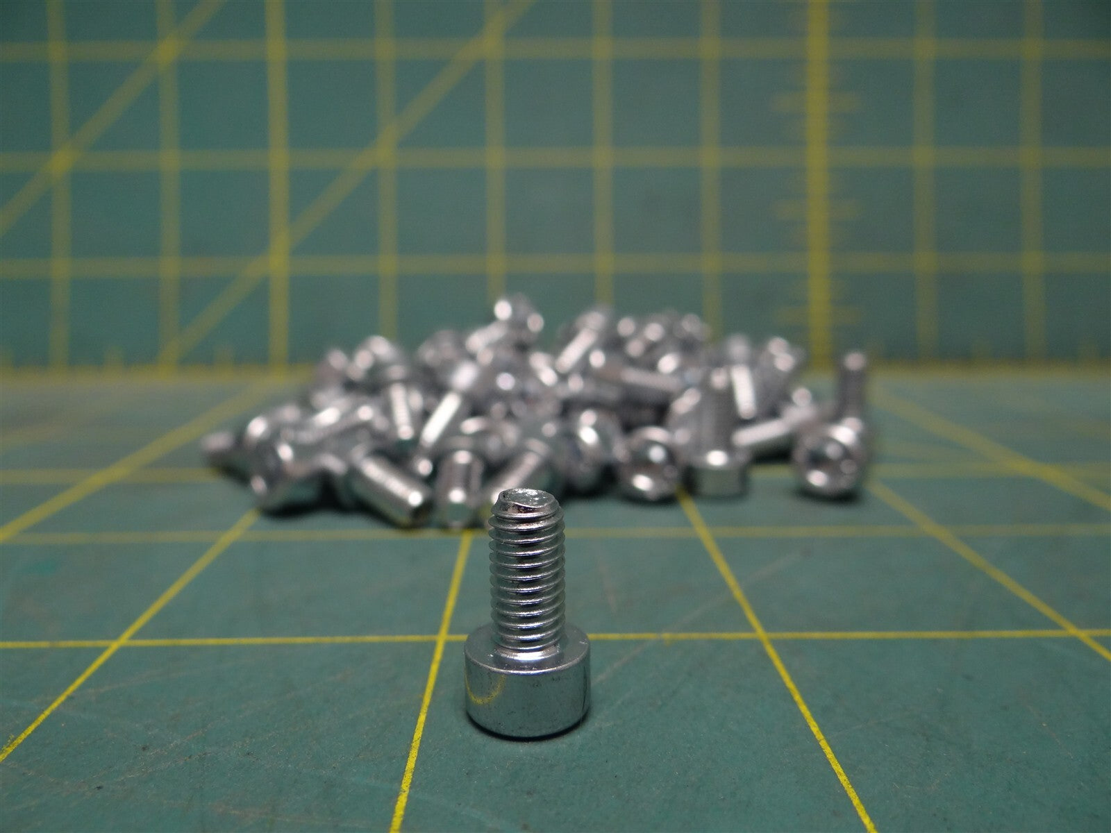 (Qty: 88) M5X0.8 Coarse Zinc-Plated Steel Socket Head Cap Screws 10mm Length