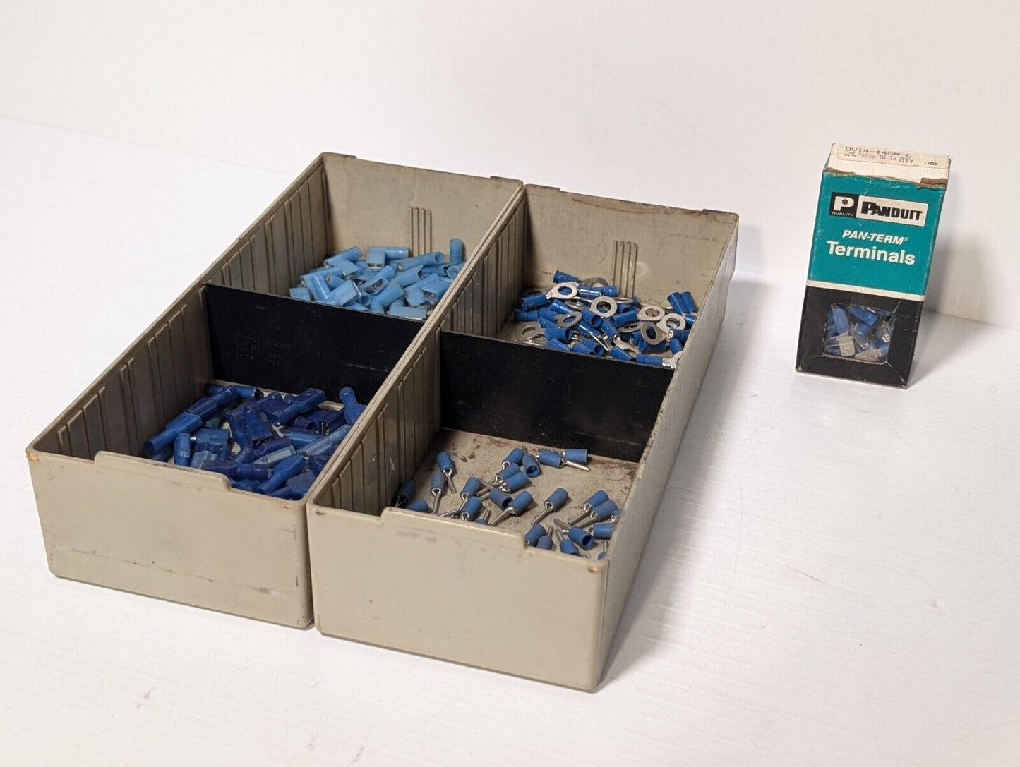 New Box Of 100 Panduit Dv14-145M-C Insulated Flat Terminal Quick Connect Tab