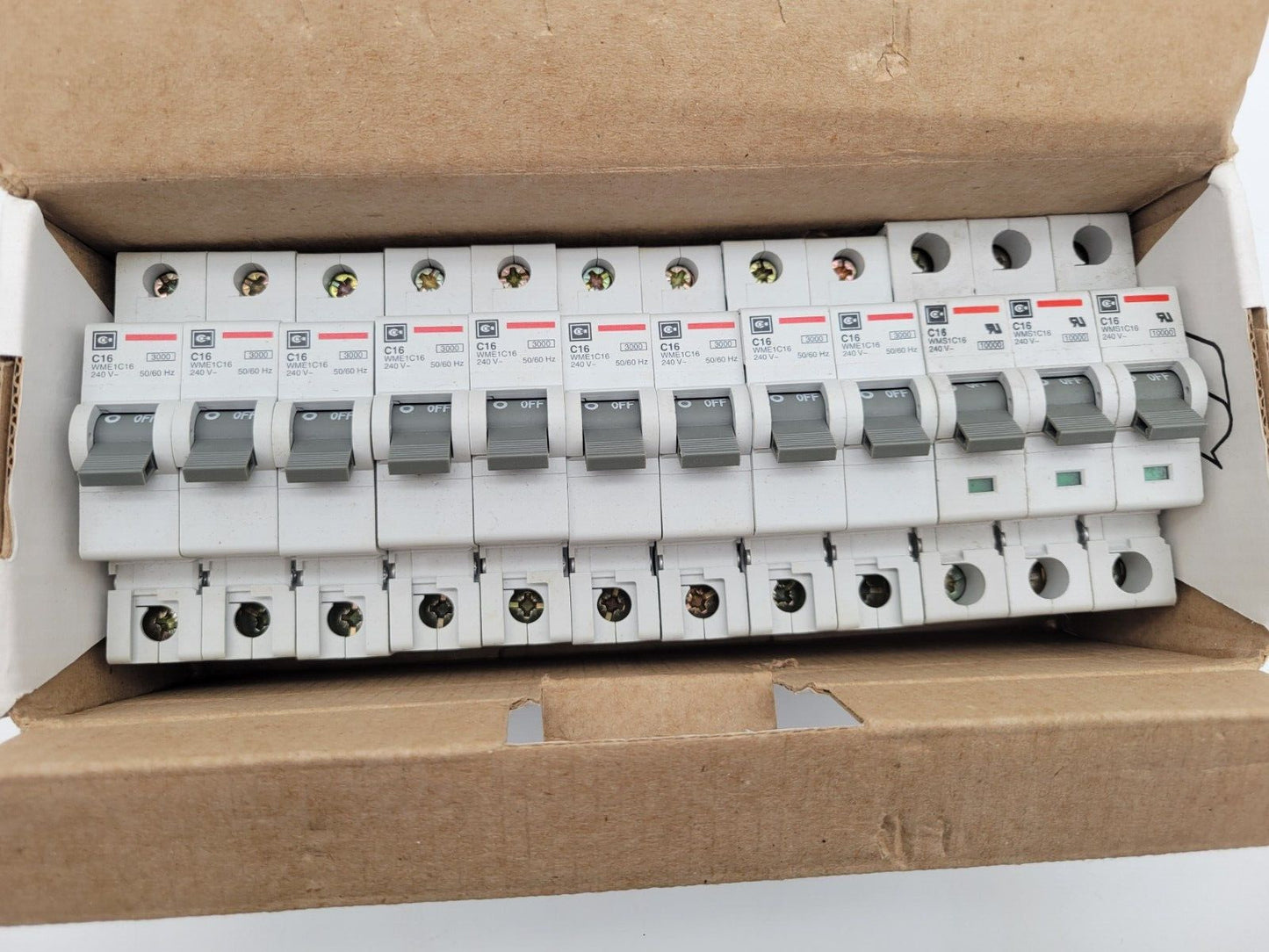 12 Piece Box Cutler Hammer WME1C16 Miniature Circuit Breaker 16 Amp 1 Pole 3kA
