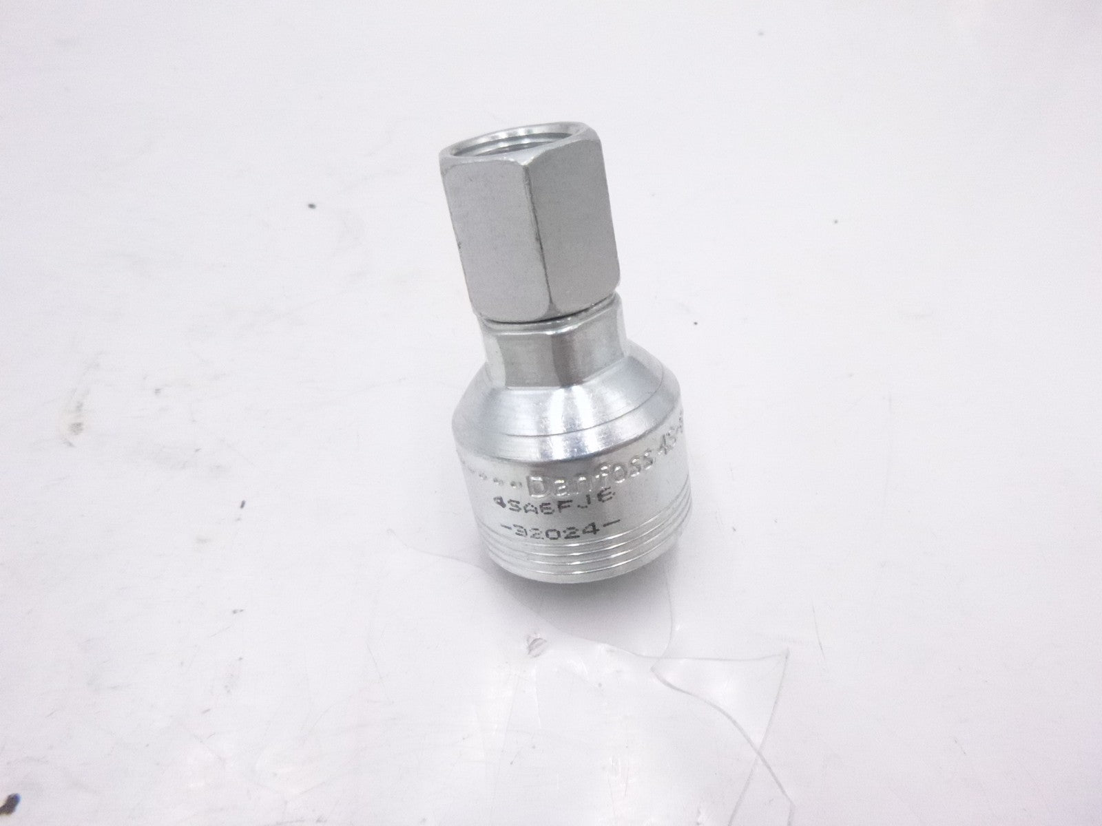 Danfoss 4SA6FJ6 Aeroquip 4 Wire 4S Female JIC 37° Swivel Crimp Fitting -06