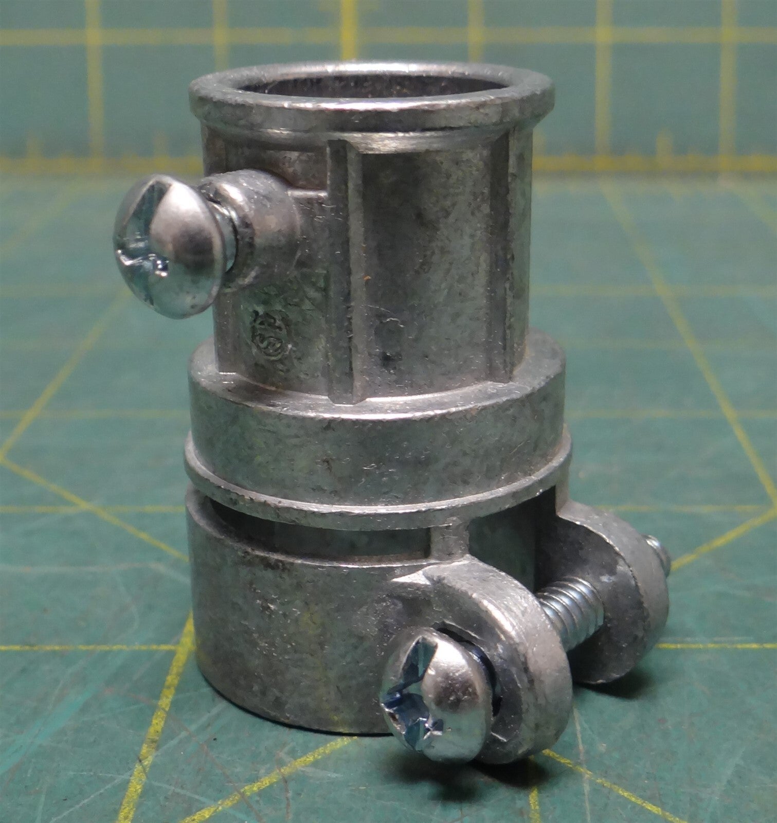 1/2" Electrical Metallic Tube EMT to Flex FMC Set-Screw Conduit Coupling Steel