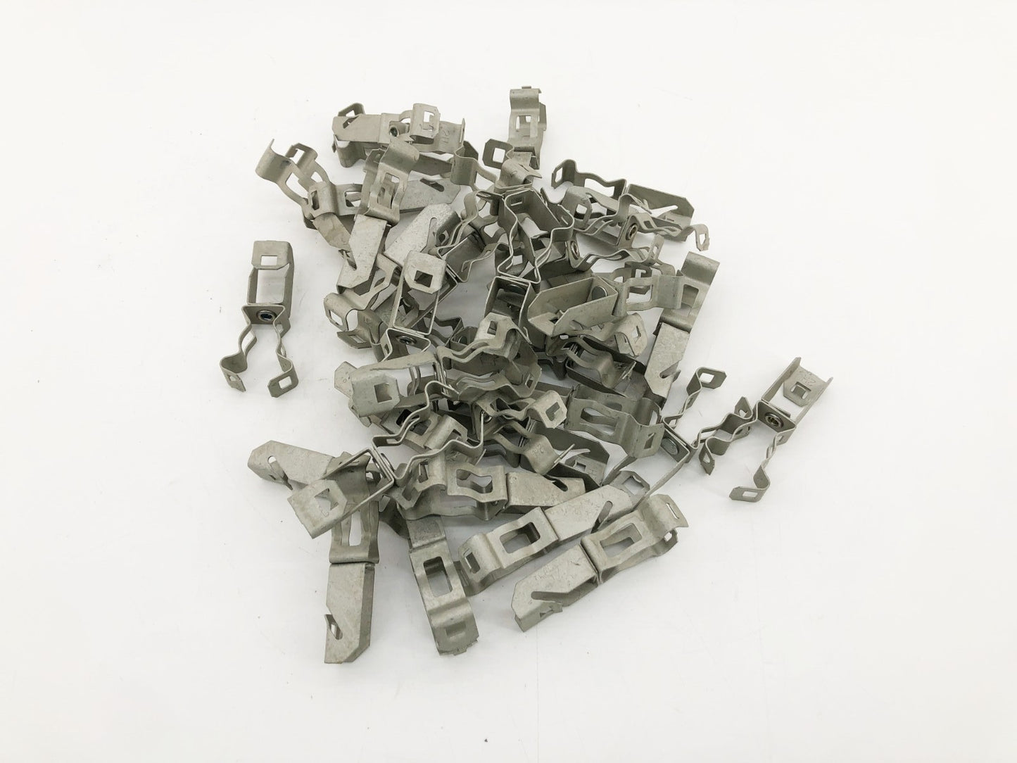Lot of 18 New Caddy 1236M Purlin Clips 3/8" Conduit To "Z" Purlin - No Box