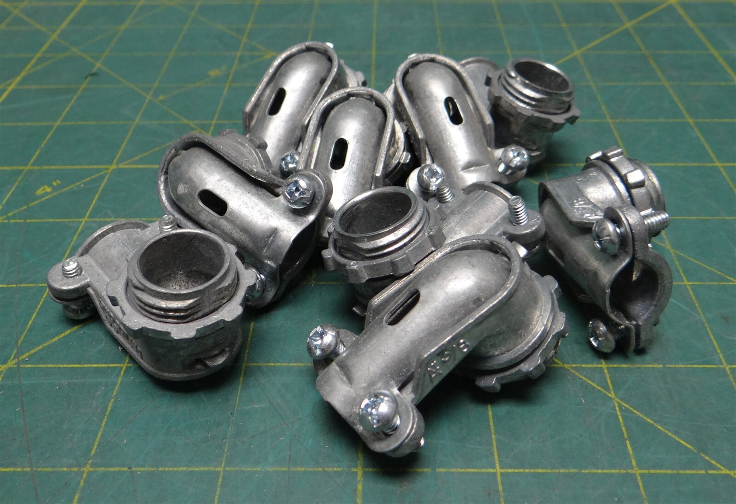 (Qty: 9) Arlington Ind. 3/8" Zinc Die Cast 90° Angle Connector 2 Screw Flex 850