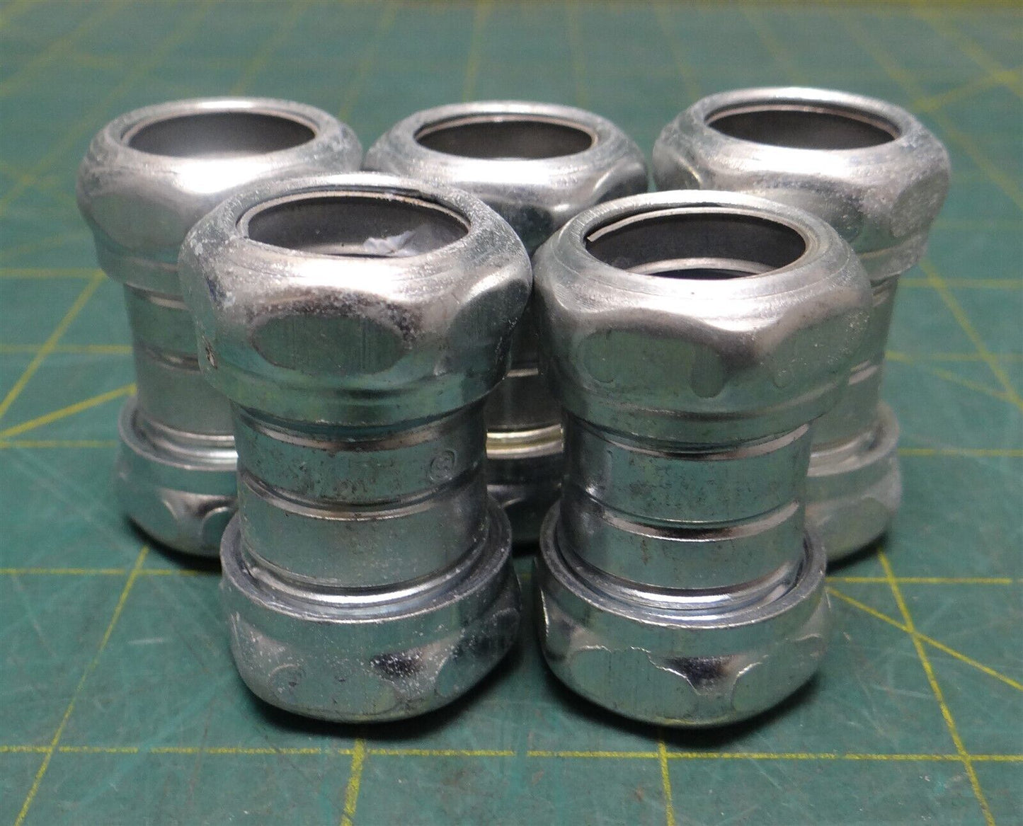 (Qty: 5) Raco 2922 1/2" Non-Insulated Compression EMT Coupling Zinc-Plated Steel