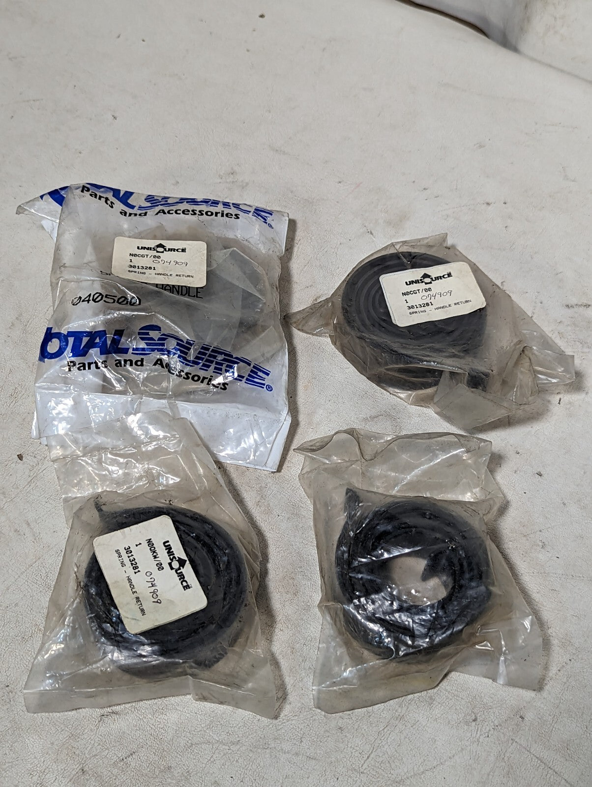 Lot of 4 Hyster 3013281 spring handle returns, Unisource