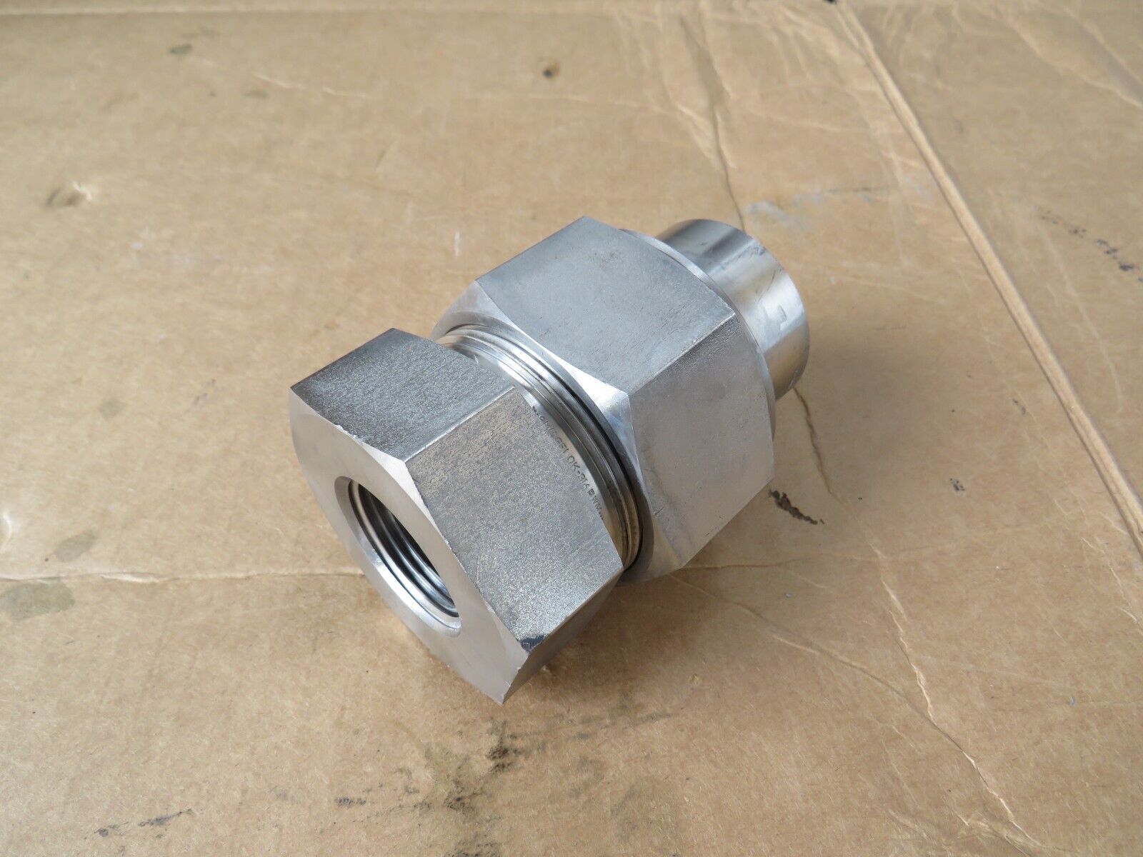 1" Swagelok SS-16-UBJ UNION BALL JOINT  1" FNPT, threaded stainless union