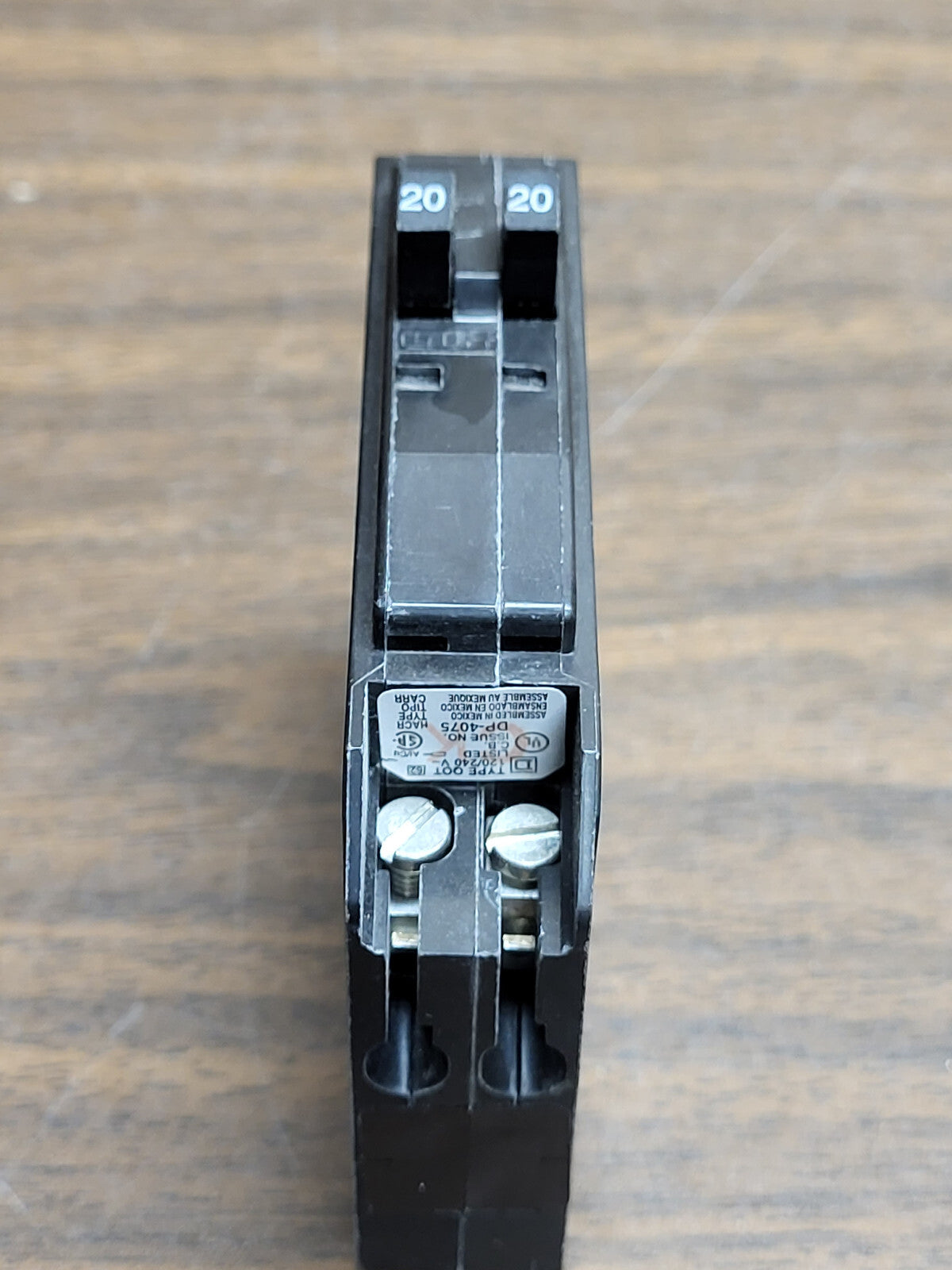 SQUARE D QO2020  BREAKER 20AMP TANDEM 120/240VOLT PLUG IN NO HOOK NEW