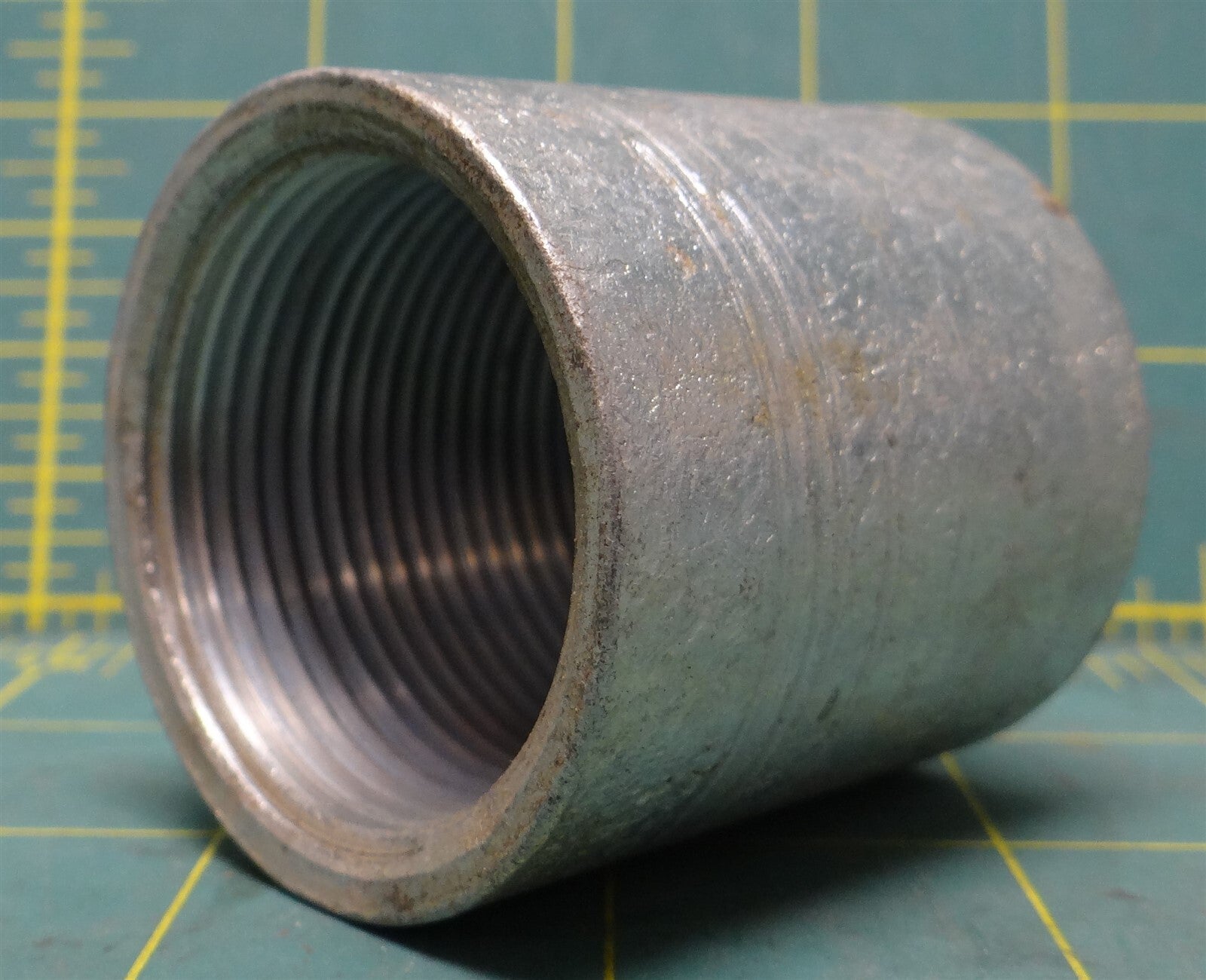 1-1/2" High-Pressure Galvanized Steel Female Threaded Pipe Fitting Coupling 