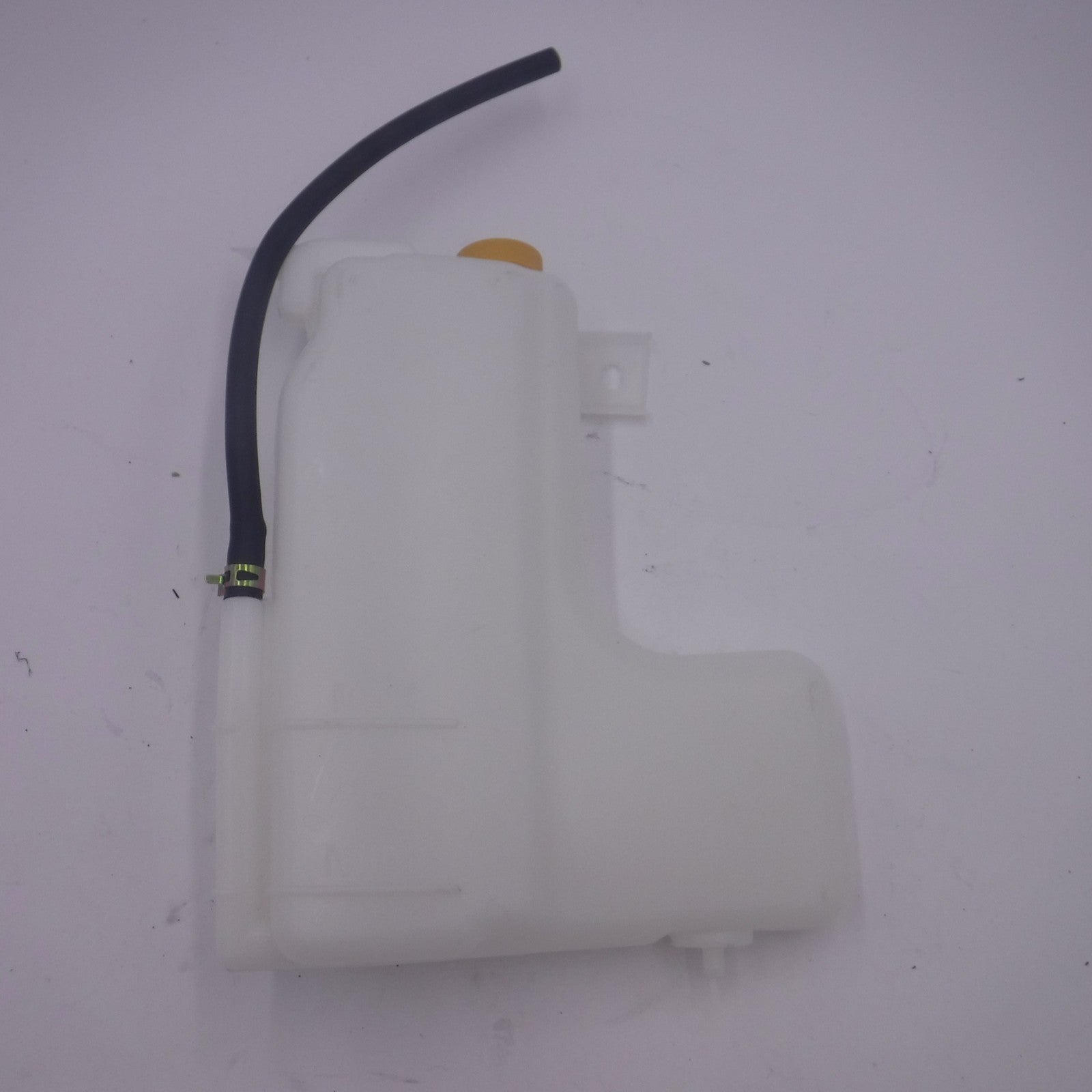 Engine Coolant Reservoir Tank W/Cap CTR8031 Fits 1998-2004 Nissan Frontier XE
