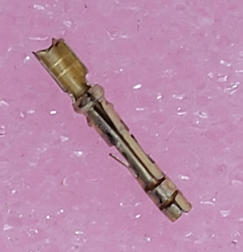 Lot of 2 - AMP - 350665-2 – Female Crimp Connectors Contacts, Rare Gold.