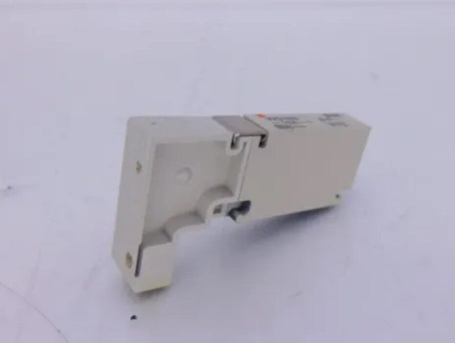 *QTY 9* NEW SEALED SMC VVQ1000-10A-1 MANIFOLD.  P1